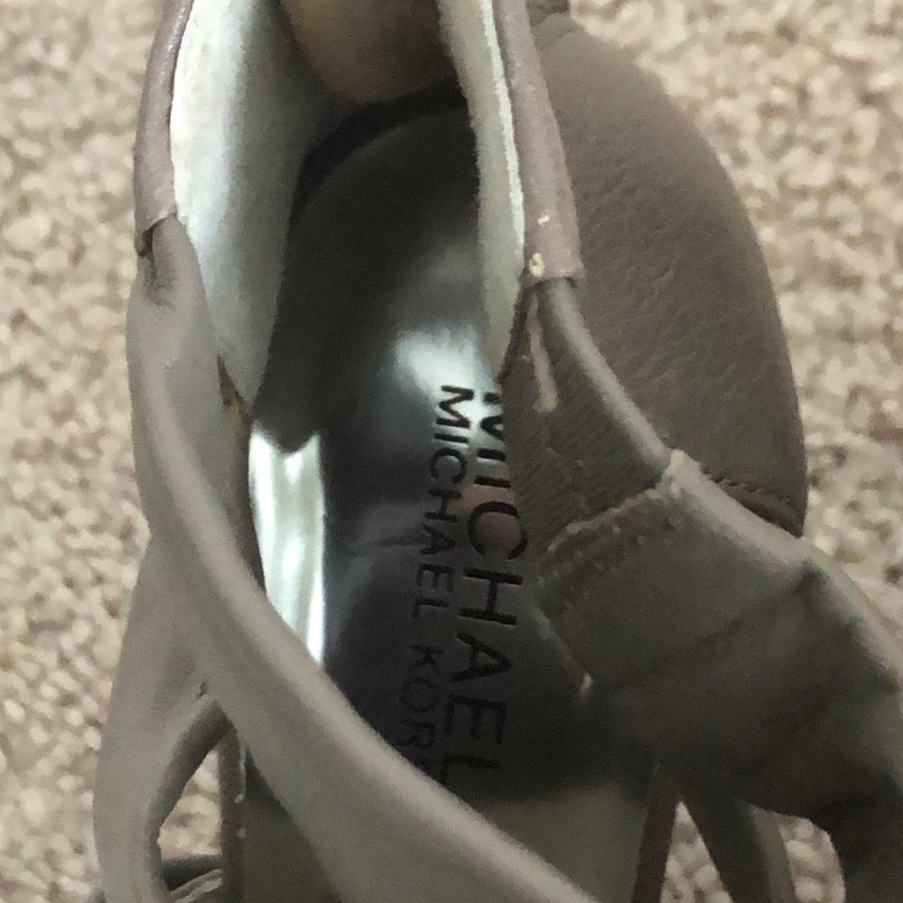 Shoe - Picture 4 of 6